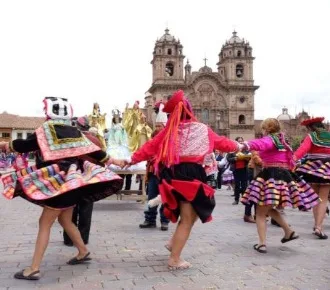 Peru: Uma Jornada entre Impérios e Montanhas